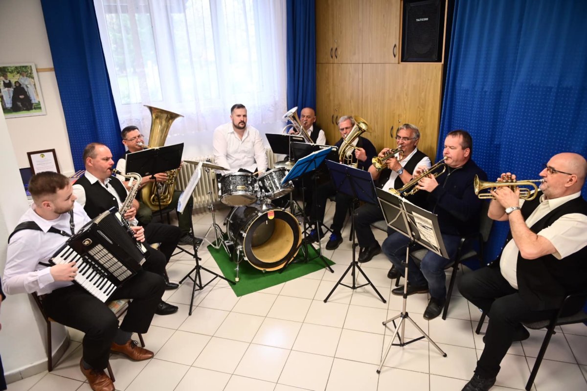 Új szólam színesíti a zenekar muzsikáját