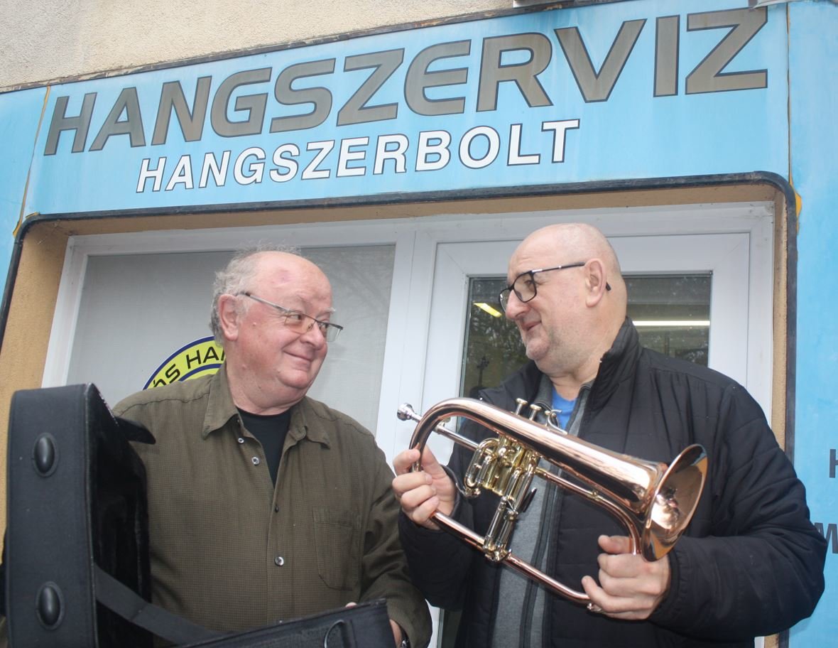Pályázati támogatásból és hozzájárulásból sikerült új hangszert vásárolni