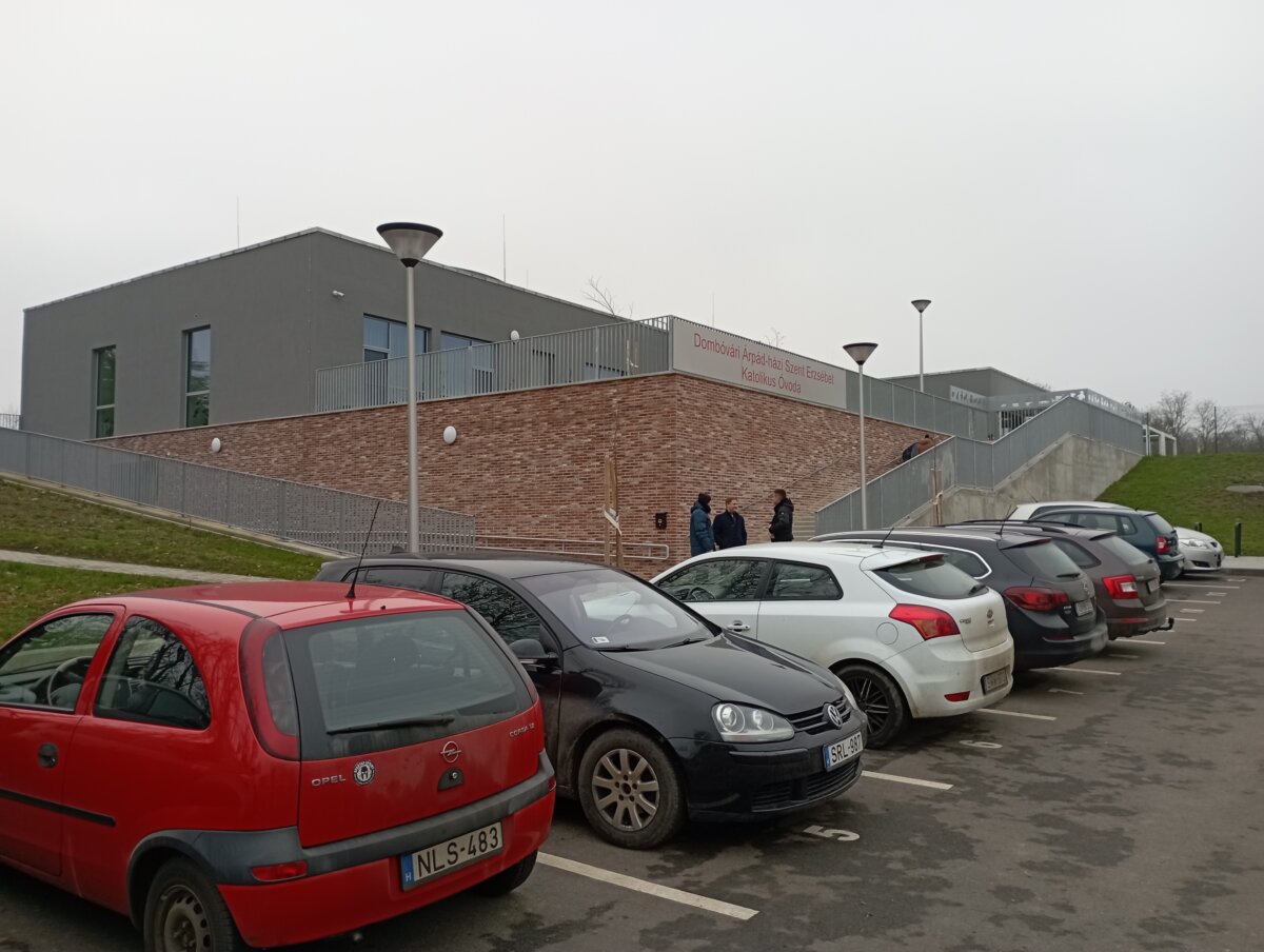 Testületi látogatás a német nemzetiségi csoporttal 34 esztendeje rendelkező gyermekintézmény új épületében